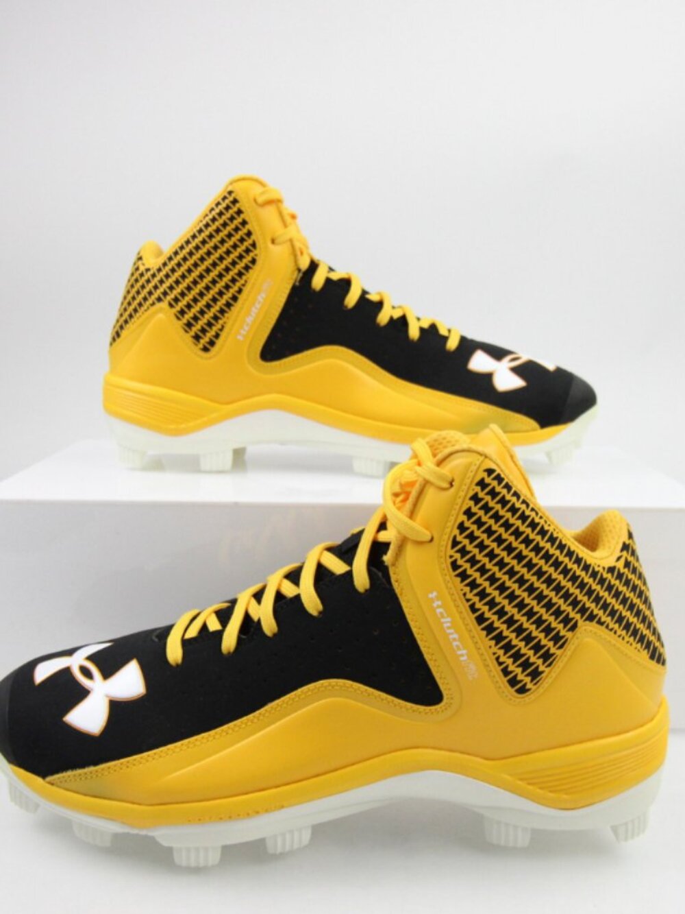 Mens NWT Under Armour football cleats